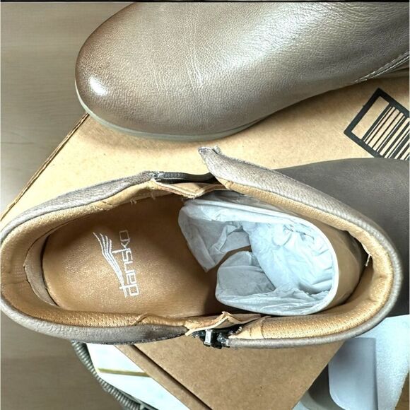 🆕🔥 DANSKO Leather Miki Zippered Boot Bootie TAUPE BURNSIHED Size 39 - Picture 6 of 14
